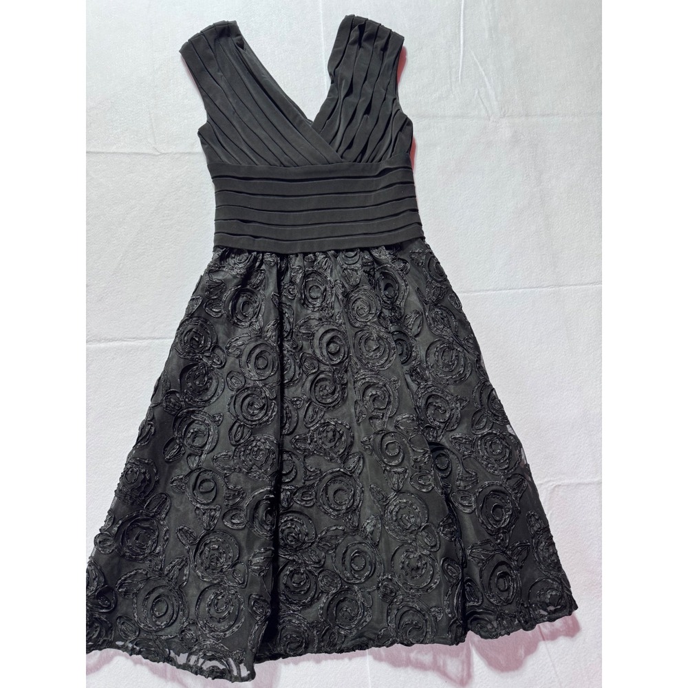 Adrianna Papell Black Rosette Pleated V-Neck Fit and Flare Cocktail Dress 6